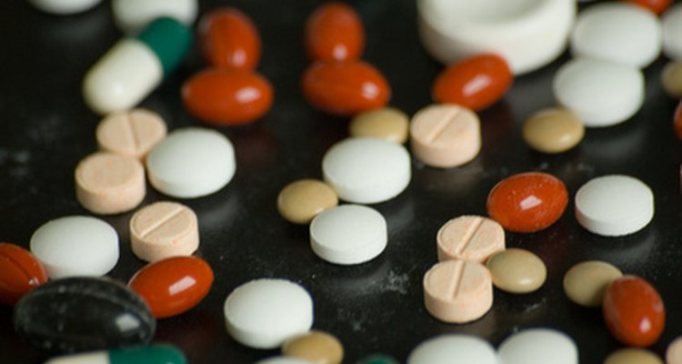 Los técnicos farmacéuticos dispensan medicamentos.