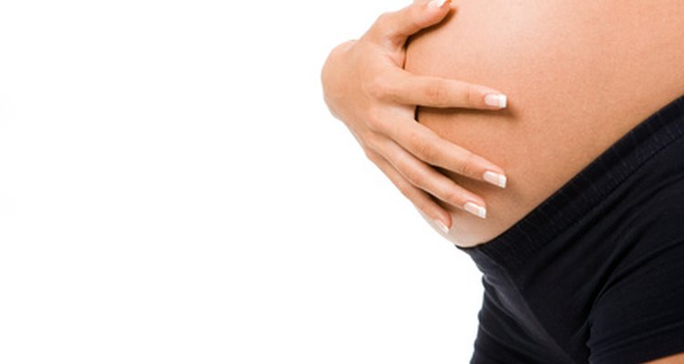 El embarazo en adolescentes tienen varias implicaciones adversas en la sociedad.