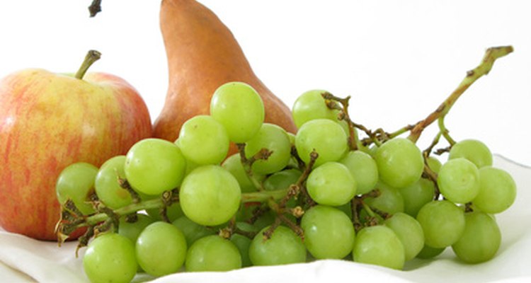 Las frutas y las verduras contienen proteínas.