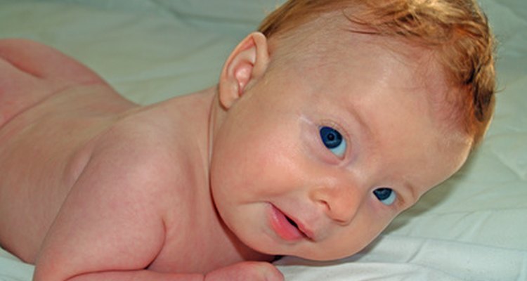 El pelo del bebé es reemplazado por cabello maduro alrededor de los 6 meses.