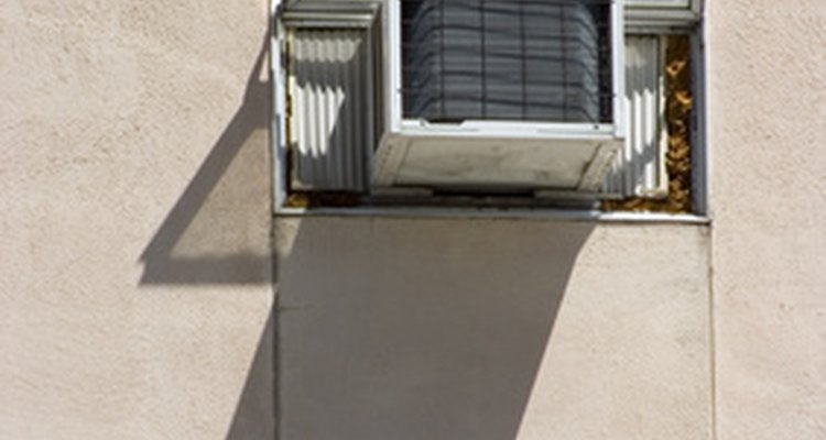 Es posible instalar un aire acondicionado en un pared a través de una ventana.