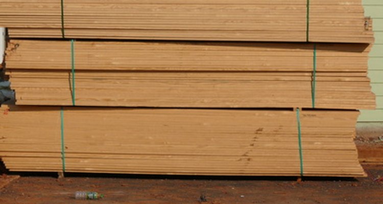 La madera es un componente clave en la construcción de la mesa de masajes.