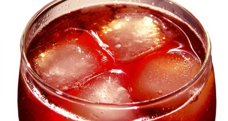 O dióxido de carbono da Coca-Cola aumenta a pressão no seu estômago, forçando o álcool na corrente sanguínea