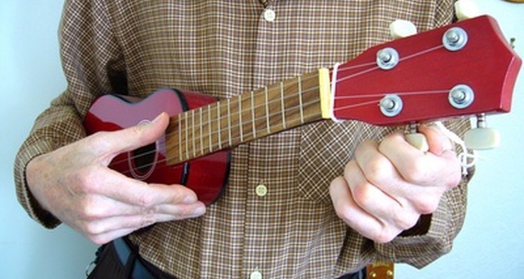 Para que o ukulele soe bem, é necessário fazê-lo com cuidado e minúcia