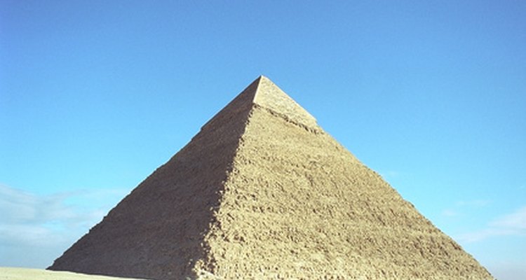 A Grande Pirâmide do Egito ainda hoje permanece tão misteriosa e impressionante quanto sempre em sua história.