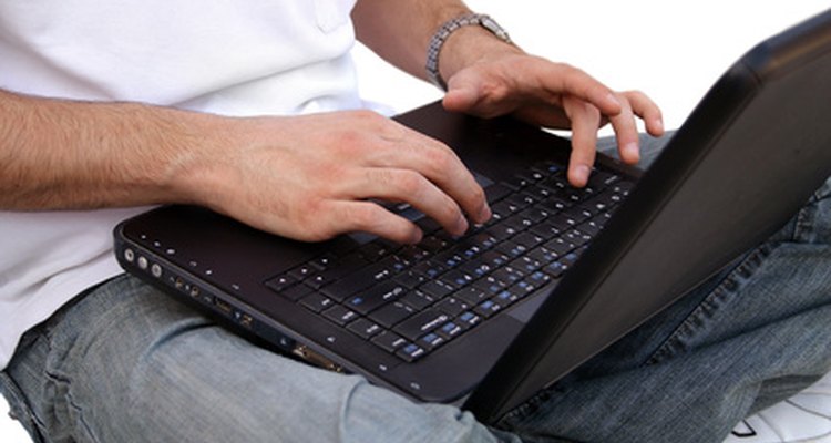 Faça seu suporte de monitor grande o suficiente para encaixar no seu laptop e evitar essa posição de trabalho apertada
