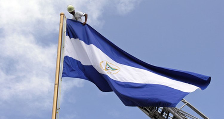 Los ciudadanos de Nicaragua no están autorizados a adquirir la ciudadanía con cualquier otra nación ya que implica la pérdida inmediata de la ciudadanía nicaragüense.