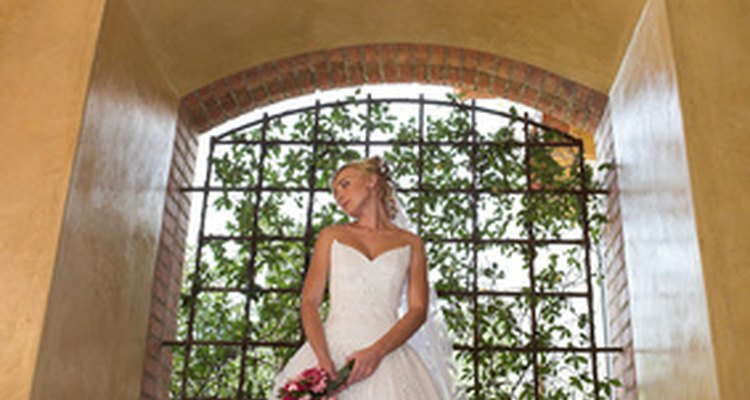 Muchos vestidos de boda son hasta el piso, aunque la definición puede variar según el diseñador.