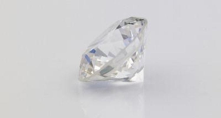 Cómo comprobar si un diamante es falso.