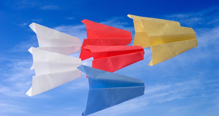 Aviões de papel são um tipo de origami que se move