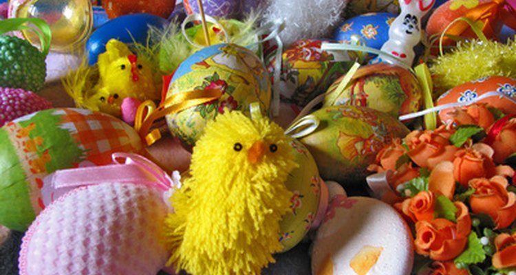 Alguns brinquedinhos podem ser usados como decorações do chapéu