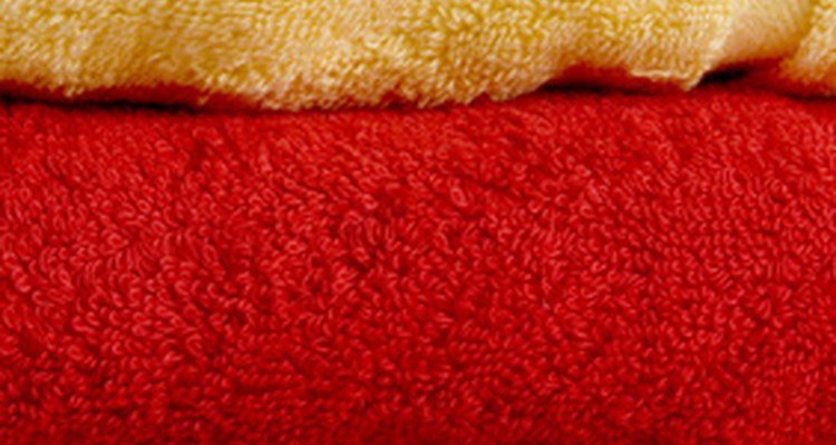Las toallas de baño de lujo están hechas de algodón 100 por ciento y son muy absorbentes.