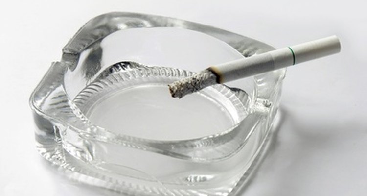 Relata-se que o papel do cigarro à prova de fogo deixa um gosto parecido com o de cobre