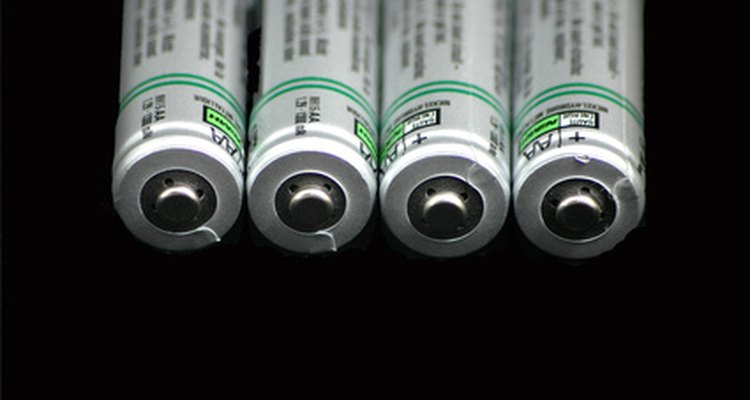 As pilhas AA e AAA possuem tamanhos distintos para o uso em diferentes aparelhos elétricos