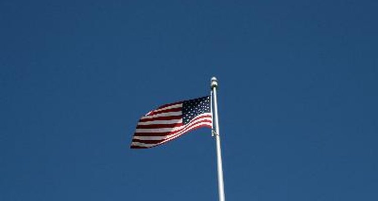 El presidente de Estados Unidos tiene la autoridad para ordenar que la bandera se ice a media asta.