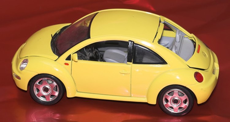 Dar um carro em miniatura é uma forma criativa de apresentar o grande presente