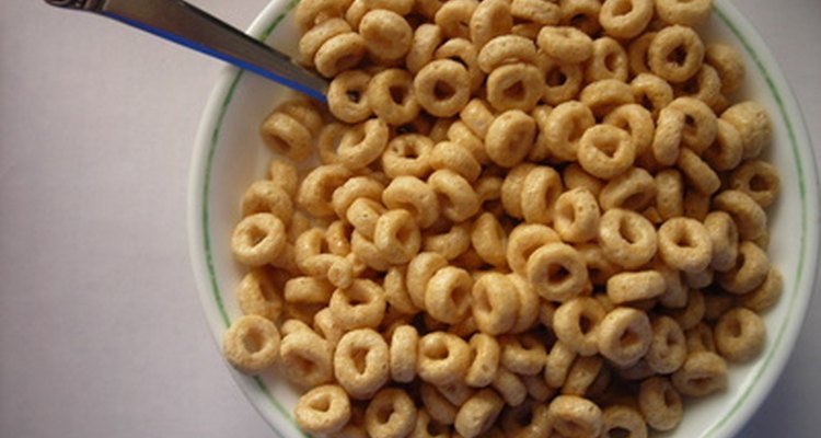 Elige cereales altos en fibra, con bajo contenido en azúcar, como los Cheerios.