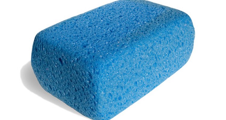 Una esponja es una herramienta útil para tener en el cuarto de lavado.