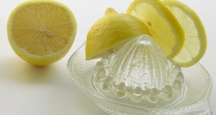 Suco de limão tem propriedades naturais de branqueamento
