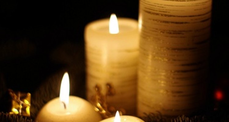 Las velas de cera natural ofrecen alternativas sustentables y ecológicas a las velas de parafina.