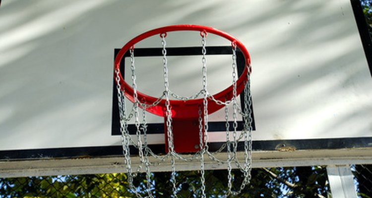 Redes de basquete de aço possuem muitas vantagens em relação às redes de nylon comuns