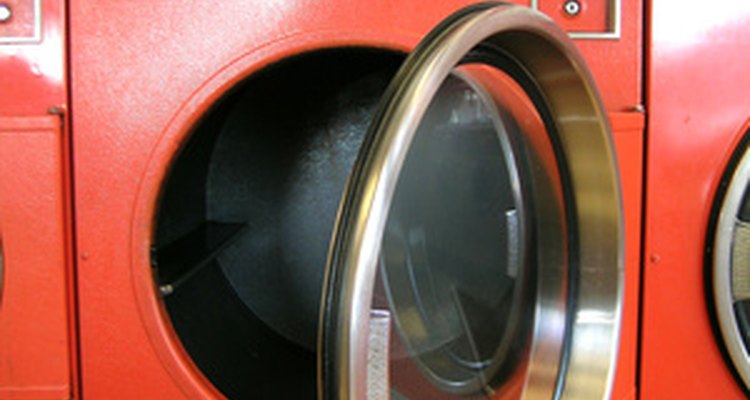 La mayoría de las secadoras se enchufan a salidas de 220 voltios, de tres o cuatro puntas.