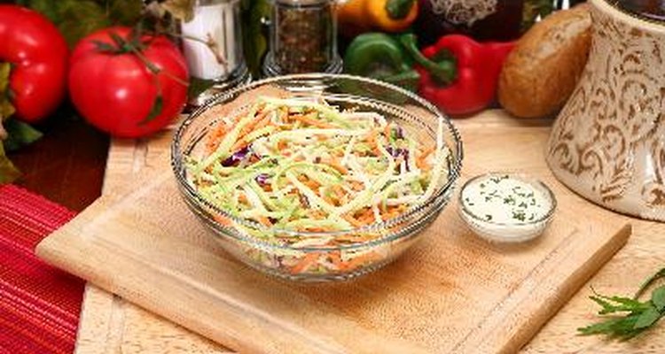 El aderezo ranchero para ensaladas es usualmente bajo en carbohidratos.