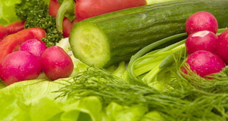 Puedes comer verduras frescas para librar tu cuerpo de parásitos.