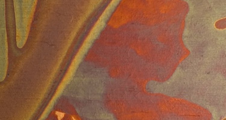 El revestimiento de cobre con cera de piso acrílica líquida proporciona una base para el grabado creativo.