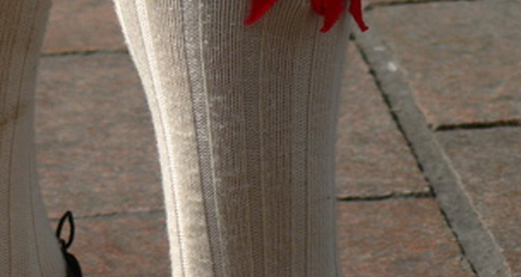 Wearing kilt hose that are a complementary colour to your flashers makes the tartan pop.