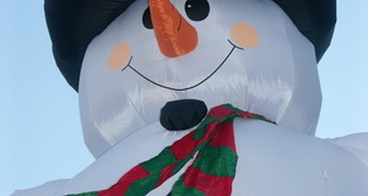 Criar o seu próprio boneco biruta pode ser uma ótima maneira de decorar seu gramado