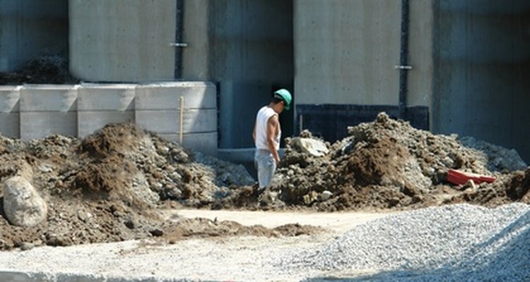 Un obrero de construcción manual es una persona con habilidades en un oficio específico.