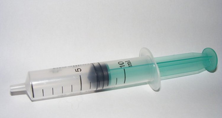 Uma seringa para uso oral pode ser útil para induzir vômito