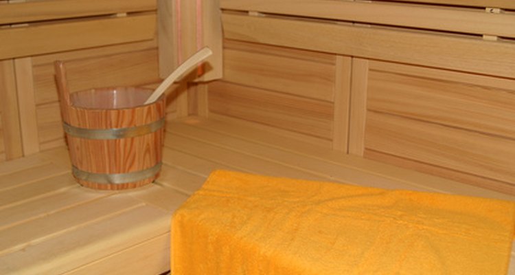 Un sauna puede aliviar y relajar los músculos cansados.