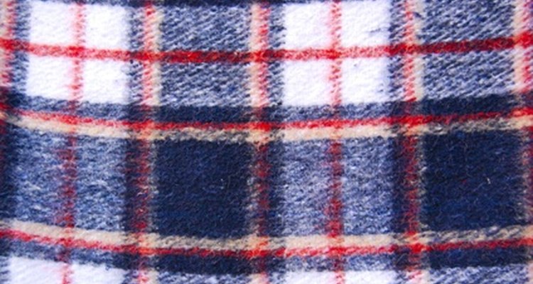 The colour and pattern of the plaid designates the Scottish clan.