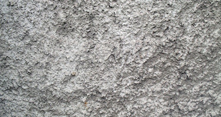 Get rid of efflorescence to make your plaster walls shine.