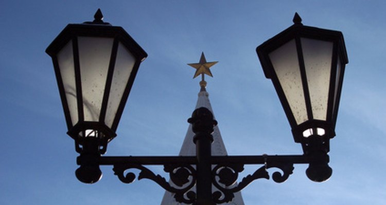 Street lanterns used isinglass windows.