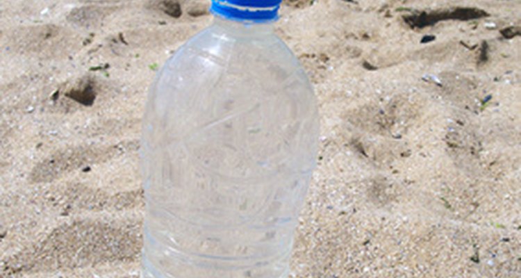 Agua embotellada.