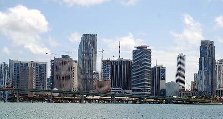 Si buscas un trabajo, podrías vértelas difícil en las ciudades del "cinturón del sol" como Miami.