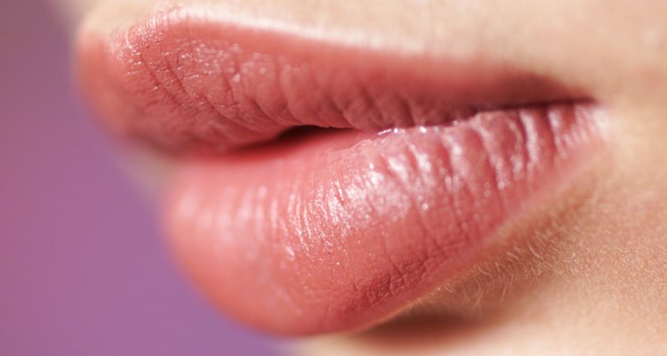 O inchaço do lábio superior pode ser causado por uma reação alérgica