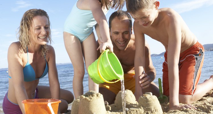 El tiempo en familia en la playa está a un corto viaje en coche.