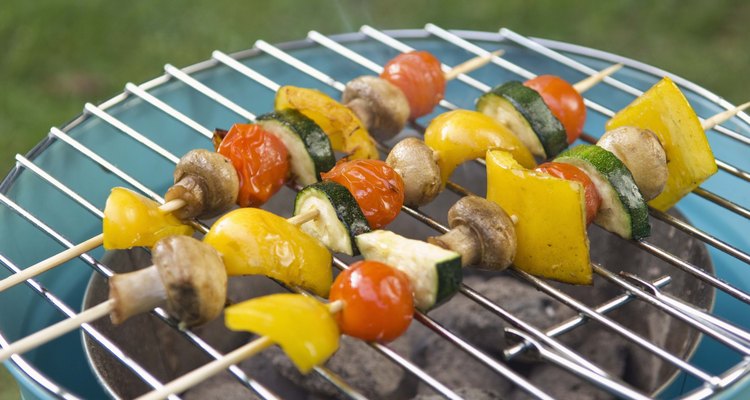 Corta en cubos, rebanadas o haz pinchos con tus vegetales.