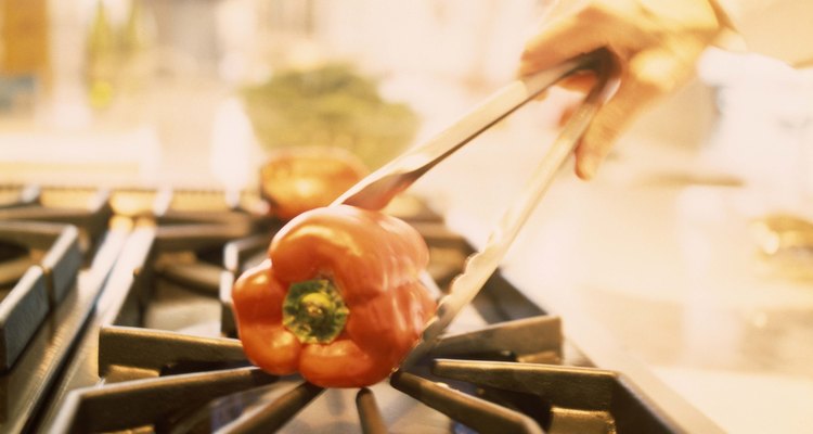 Las pinzas de cocina tienen muchos usos