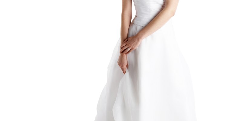 Sólo la novia puede decidir si quiere su vestido de novia de color blanco o marfil.