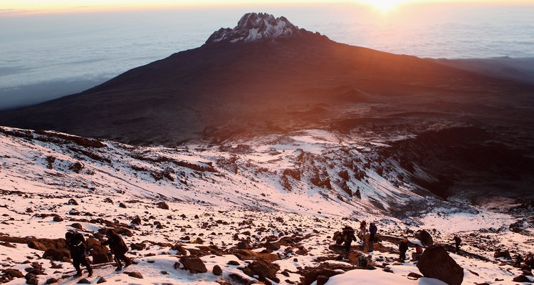 El monte Kenia es eclipsado por su vecino más alto, el monte Kilimanjaro.