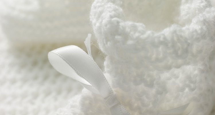 Lava objetos heredados de lana tejidos a mano que se hayan vuelto amarillentos con el tiempo para que sean brillantes y blancos otra vez.