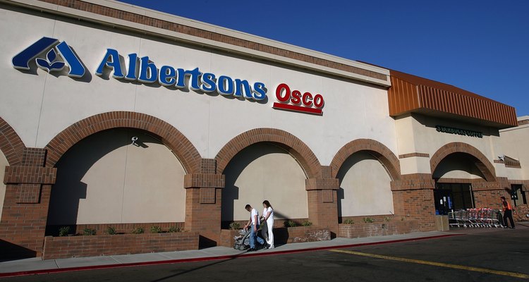 Albertsons (Albertsons.com) tiene locales en los EE.UU. y vende ventiladores de caja.