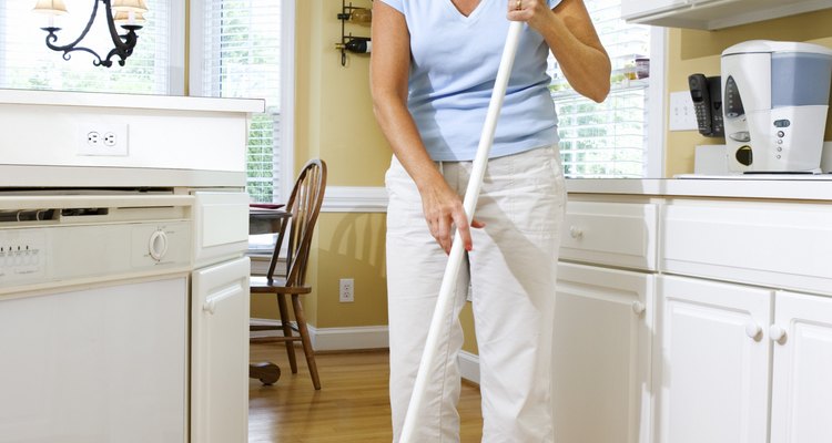El orden y la limpieza en el hogar son fundamentales para prevenir accidentes.