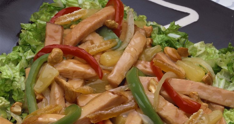 Chicken stir-fry with cashews and peppers