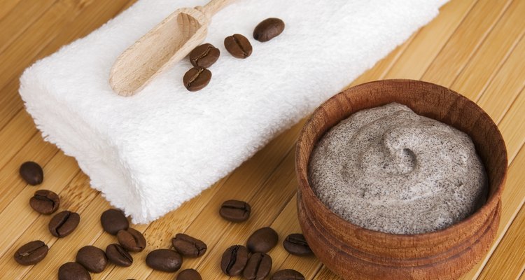 El "scrub" de café dejará tu piel exfoliada, suave y libre de celulitis.